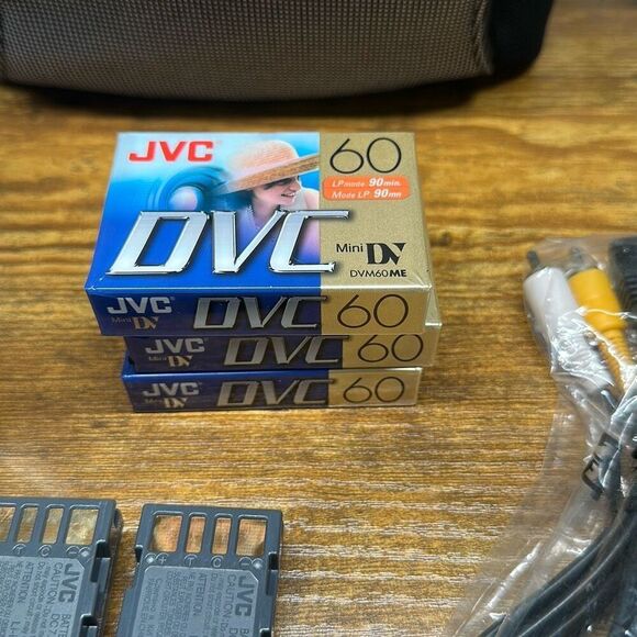 JVC Mini DV Digital Video Camera GR-D750U 34x optical zoom with Accessories READ - Picture 7 of 12